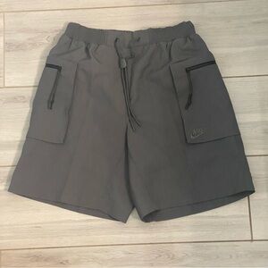 Nike Sportswear Tech Pack Woven Utility Shorts FB7528 Mens Size XS 7” Gray